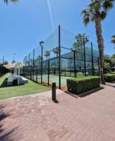 Tenis alebo squash v ubytovaní Punta Prima I Estival La Pineda alebo jeho okolí