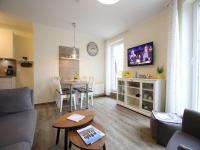 TV a/nebo společenská místnost v ubytování Strandvilla Marina 18 - Balkon mit Meerblick