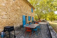 a patio with a table and chairs and a grill at Villa de 6 chambres avec piscine privee jardin clos et wifi a Saignon in Saignon