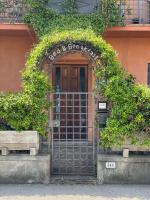 The facade or entrance of B&B La Casa di Zia Lina