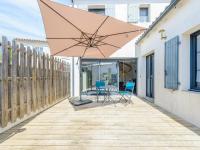Balkon lub taras w obiekcie Maison Angoulins: 6 Pers, Mer à 150m, WIFI, Terrasse, Équipée Bébé - FR-1-535-45