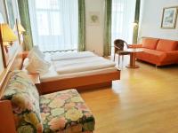 Posezení v ubytování Madar Café Restaurant zum Fürsten