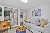 The Alpine Escape by Samsara Resort Top View Downtown 4BR & 3BTHにあるシーティングエリア