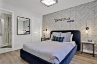 The Alpine Escape by Samsara Resort Top View Downtown 4BR & 3BTHにあるベッド