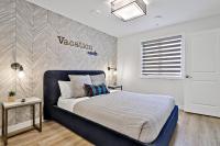 The Alpine Escape by Samsara Resort Top View Downtown 4BR & 3BTHにあるベッド