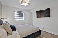 The Alpine Escape by Samsara Resort Top View Downtown 4BR & 3BTHにあるテレビまたはエンターテインメントセンター