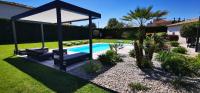 Bazén v ubytovaní VILLA GIOIA + Chalet, Piscine, Pétanque, Jacuzzi & Brasero alebo v jeho blízkosti