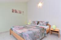 Łóżko lub łóżka w pokoju w obiekcie Apartments Mira 1293