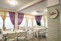 En restaurant eller et andet spisested på Astrea Deluxe