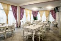 En restaurant eller et andet spisested på Astrea Deluxe