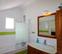 a bathroom with a sink and a mirror at Village Drôles d&#39;Oiseaux in Le Teich