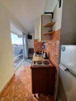 Kuchyňa alebo kuchynka v ubytovaní Apartmani Apollo - Drasnice