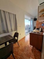 Kuchyňa alebo kuchynka v ubytovaní Apartmani Apollo - Drasnice