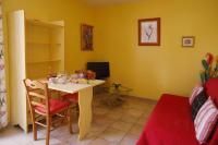 Posedenie v ubytovaní Anduze Gîte Les Pins au "Petit Clos des Cigales"
