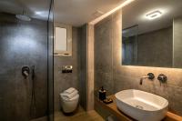 Kúpeľňa v ubytovaní Beachfront Red suite-Ligaria beach