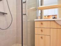 Kúpeľňa v ubytovaní Appartement 2 pièces climatisé avec parking proche plage - FR-1-251-463