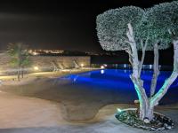 Basen w obiekcie Casa Alfonso - Lujo frente al mar lub w pobliżu