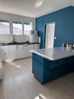 a kitchen with blue walls and a blue counter top at Maison de vacances Bisca in Biscarrosse