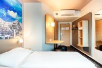 a hotel room with a bed and a desk at B&B HOTEL München-Airport in Hallbergmoos