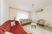 Een zitgedeelte bij Spacious and Cozy Apartment in Muratpasa Antalya