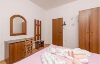 a bedroom with a bed and a desk and a mirror at Beautiful Apartment In Pavicini With Outdoor Swimming Pool in Pavicini
