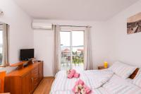 TV a/nebo společenská místnost v ubytování Lulak Studio Apartments