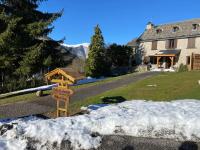 a sign in the snow in front of a house at Gîte d&#39;AURE. Classé en meublé 4 étoiles. 