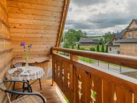 Balkón alebo terasa v ubytovaní Domek Regionalny Bąkowo Chatka