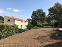 Ogród w obiekcie Belle Villa provençale avec piscine à Brignoles