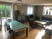 Część wypoczynkowa w obiekcie Belle Villa provençale avec piscine à Brignoles
