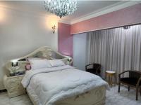 Postel nebo postele na pokoji v ubytování Unique Apartment in Sheraton Heliopolis