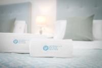 Postel nebo postele na pokoji v ubytování MARBELLA BANUS SUITES - Banus Playa Rocio Beachside Complex