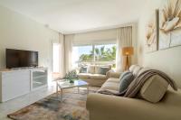 TV a/nebo společenská místnost v ubytování MARBELLA BANUS SUITES - Banus Playa Rocio Beachside Complex