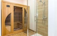 a shower in a bathroom with a glass shower stall at Stunning Home In Siveric With 5 Bedrooms, Jacuzzi And Outdoor Swimming Pool in Siverić