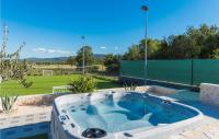 a hot tub in a yard with a tennis court at Stunning Home In Siveric With 5 Bedrooms, Jacuzzi And Outdoor Swimming Pool in Siverić