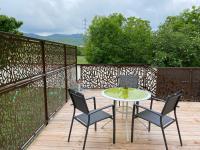 Balkon lub taras w obiekcie "Luci" proche du Zenith, Arténium Ceyrat, Auvergne, parking privé ,