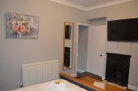 TV a/nebo společenská místnost v ubytování Luxury home in York - sleeps -5 , Free parking ,