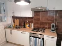 a kitchen with a stove and a sink at Appartement meublé proche du centre - Wifi&#47;Parking in Clermont-Ferrand
