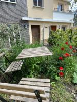 Vonkajšia záhrada v ubytovaní Maison agréable et spacieuse aux portes de Paris et du métro