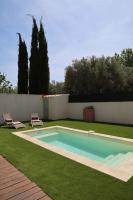 A piscina localizada em Villa Luxe Oasis ou nos arredores