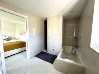 Um banheiro em Villa Luxe Oasis