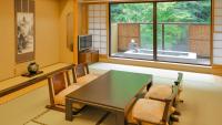 天成園にあるテレビまたはエンターテインメントセンター