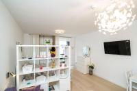 Televízia a/alebo spoločenská miestnosť v ubytovaní Lenka Apartment