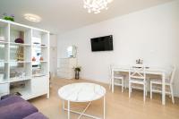 Televízia a/alebo spoločenská miestnosť v ubytovaní Lenka Apartment