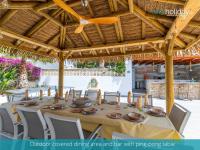 Restaurace v ubytování Villa George - HMR Holidays