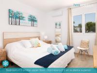 Postel nebo postele na pokoji v ubytování Villa George - HMR Holidays