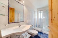 A bathroom at Ferienwohnungen Zwick Spinei