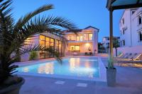 Basen w obiekcie Luxury villa Magale with large pool lub w pobliżu