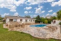 Bazén v ubytování Villa Terrassa nebo v jeho okolí