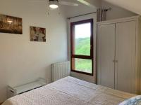 Łóżko lub łóżka w pokoju w obiekcie La Maison des Oiseaux